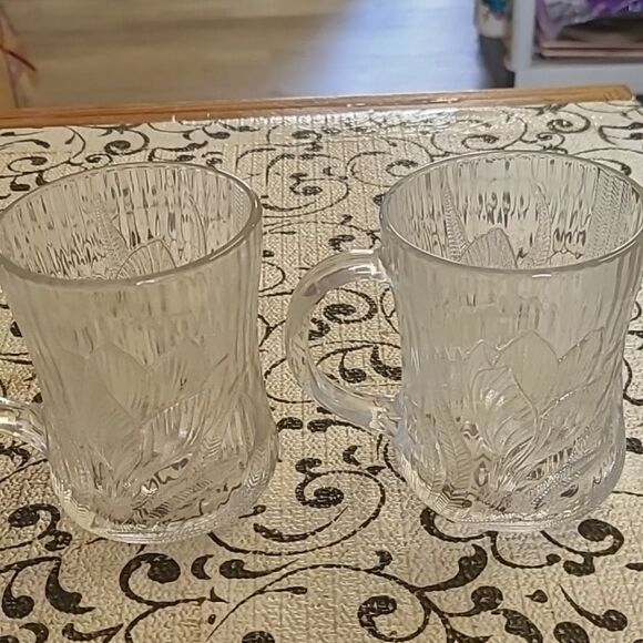 Elegant Clear Glass Mug Set - Picture 4 of 7